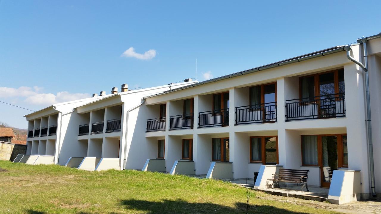 Tündérkert Hotel Noszvaj Exterior foto